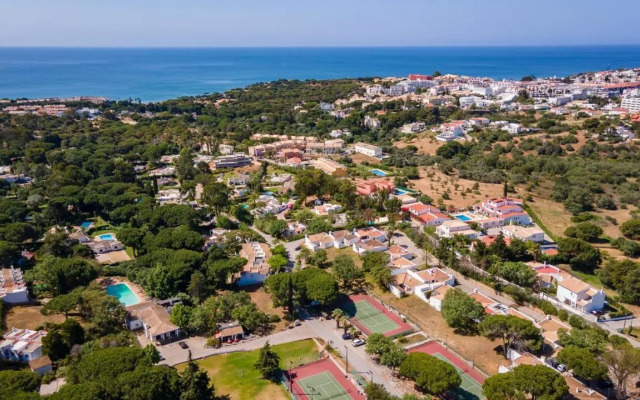 Sea 3BDR House W/ Patio by Lovelystay