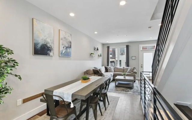 Luxury Roofdeck Retreat 4-bdrm Near Penn Chop
