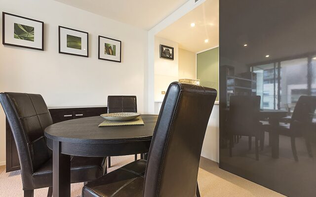 Accommodate Canberra - Lakefront