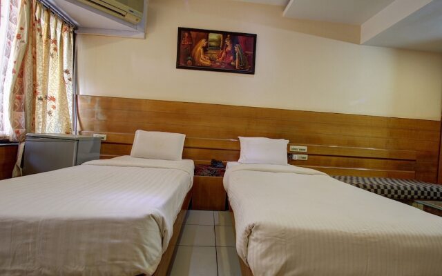 SPOT ON 40409 Hotel Rajsangam International