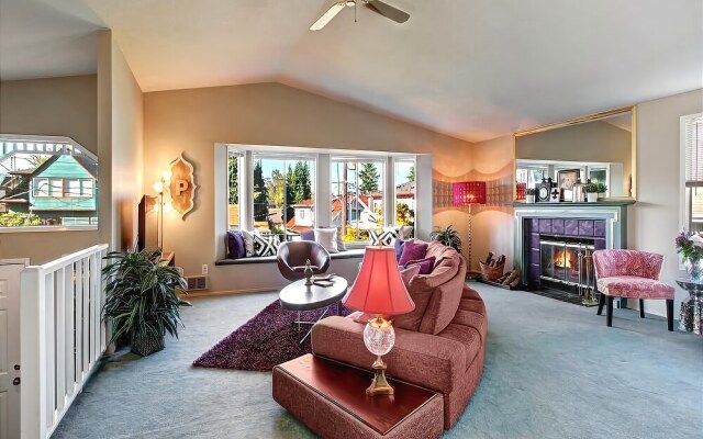 Phinney Suites Retreat - Two Bedroom Townhome with Fireplace