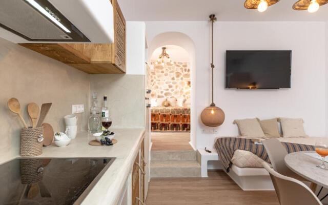 White Luxurious Apartment IΙI