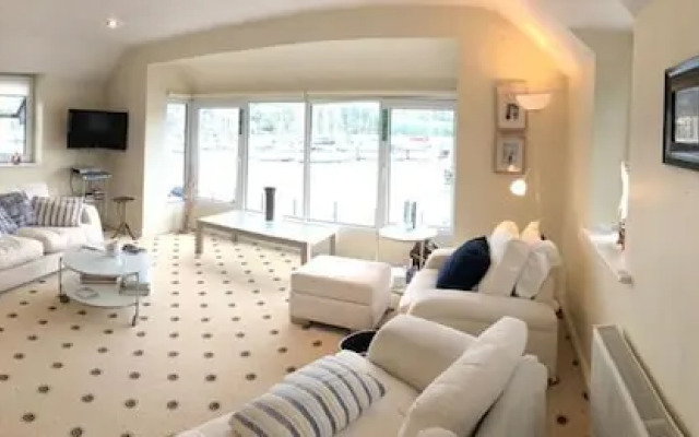 2 Bedroom Harbour View Apartment in Kinsale