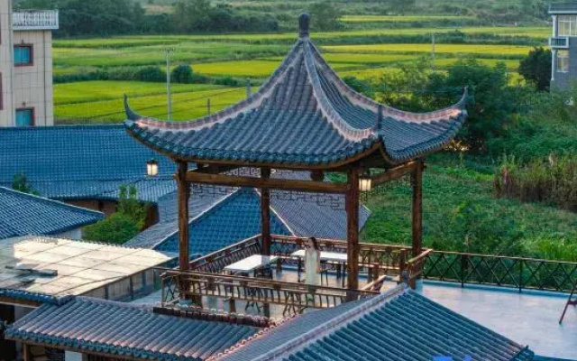 Floral Nanshan Yisu Homestay (Lushan Scenic Area Donglin Buddha)