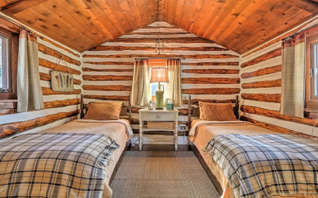 Macungie Cabin w/Fireplace Near Bear Creek Skiing!