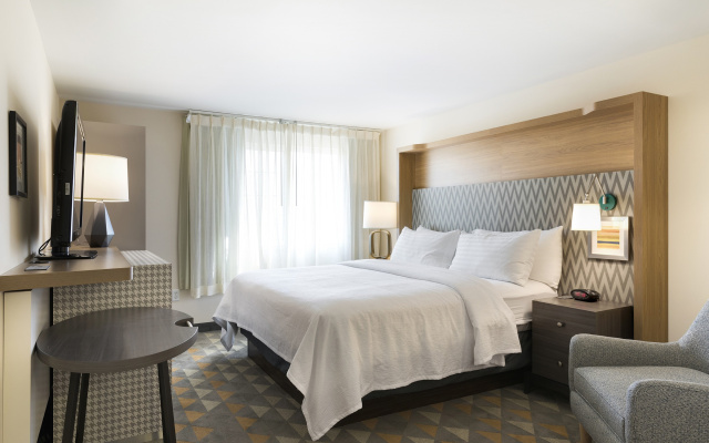 Holiday Inn : Bloomington W MSP Airport Area by IHG