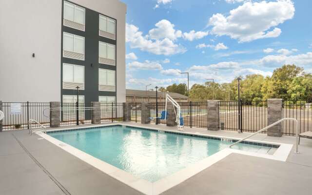 Best Western Plus Mobile Inn & Suites