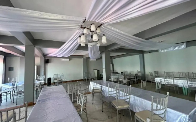 El Krimphoff Resort