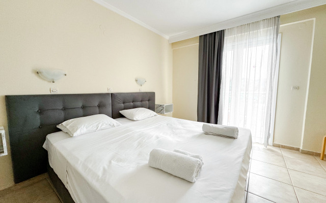 Kavos Plaza Hotel