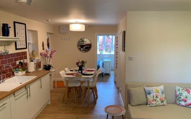 Pristine Apartment in The Centre of Glastonbury