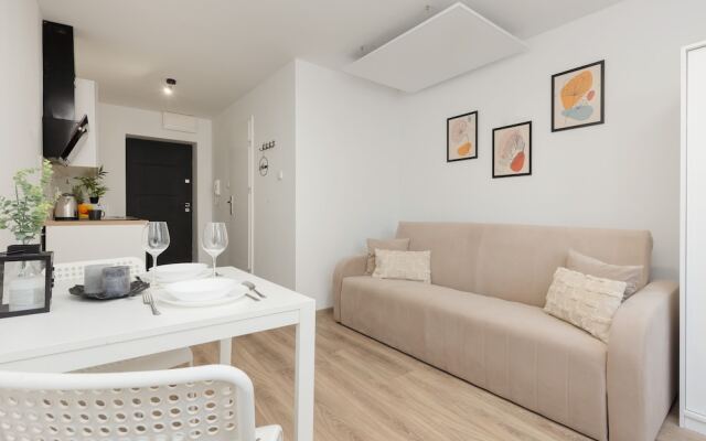 Beige Studio in City Center by Renters