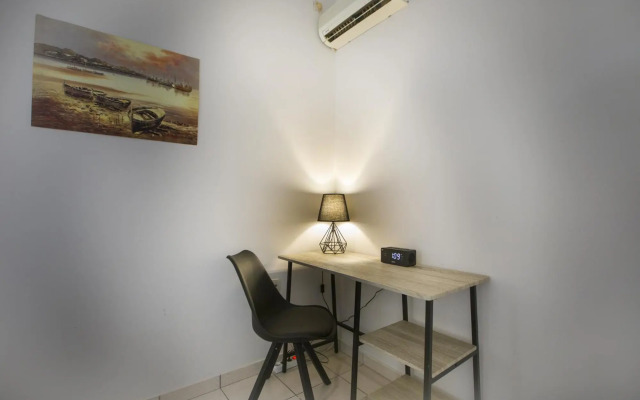 Francis Getaway in Pireaus