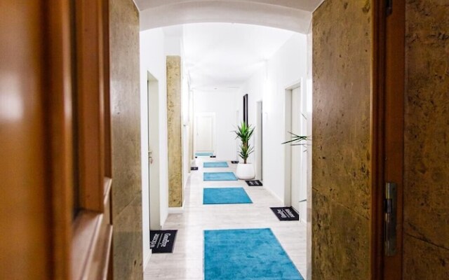 Huxx Rooms