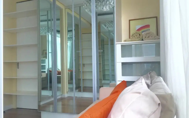 Elegant 2BR Apartment in Upscale Fort BGC Fast Wifi