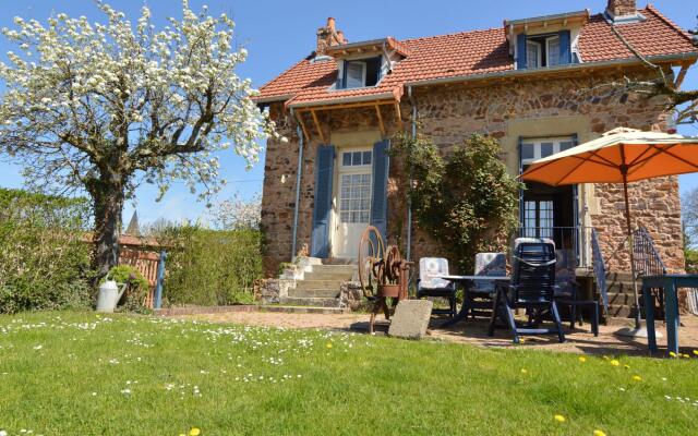 Modern Holiday Home in Saint-Honore-les-Bains with Terrace
