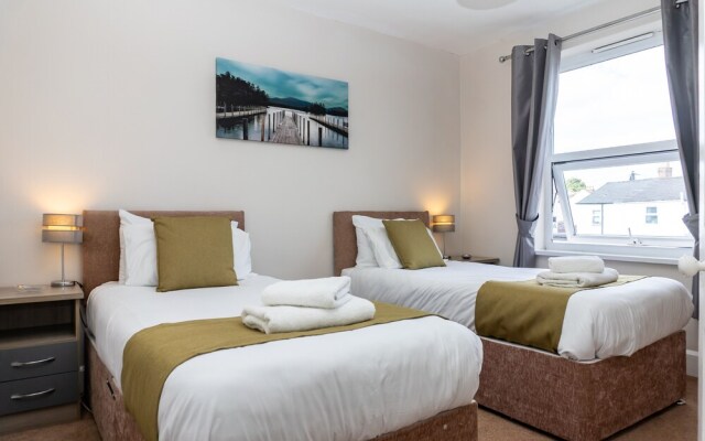 Comfy, 2 Bed House, Sleeps 6 with Garden and Free Parking in Cheltenham