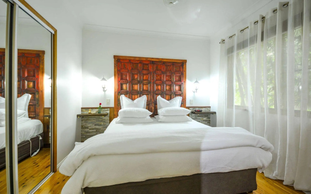 Crater Lakes Rainforest Cottages – Guest Rooms – Lake Eacham