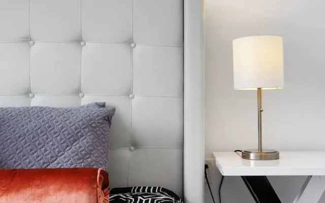 Stylish 2BR Family Apartment by Dtla