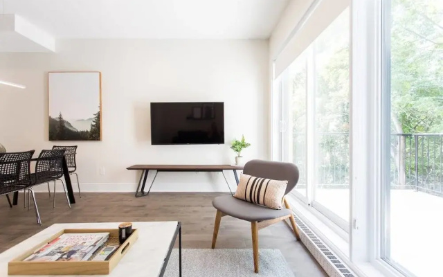 Stunning Split Level 3 BR Little Italy Apartment