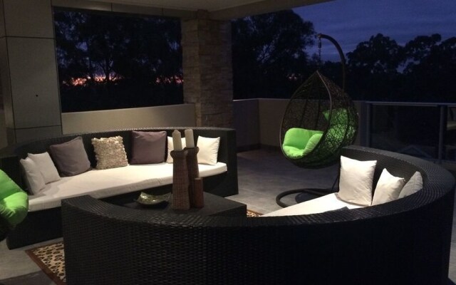 Hollywood Tree House