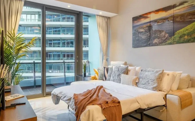 Stylish Marina-front 2BR Near Top Attractions