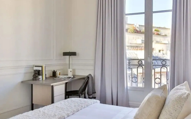 Design Passy Terrace 2 Bedroom Apt With Balcony in Paris
