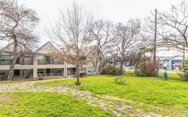 Cozy Retreat in Central East Austin