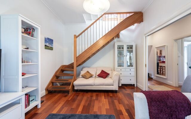 Gorgeous family retreat next to the CBD