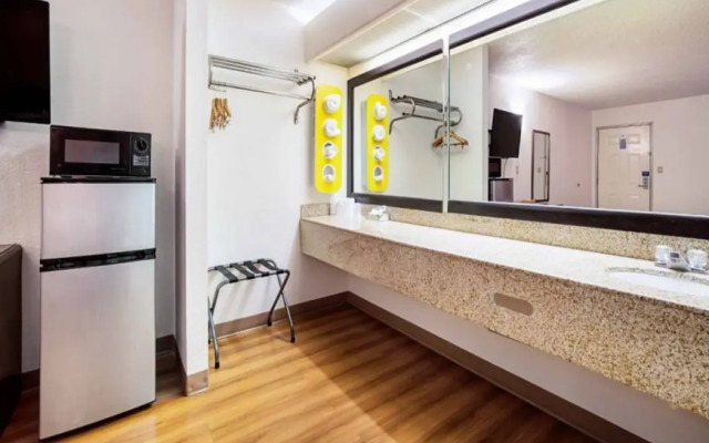 Motel 6 Covington, TN