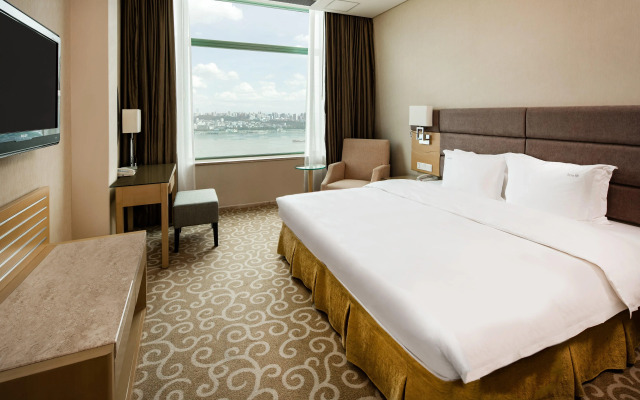 Holiday Inn Riverside Wuhan by IHG