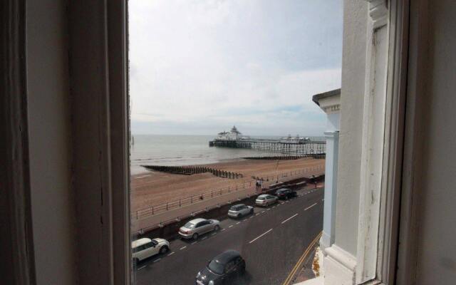 OYO Marine Parade Hotel, Eastbourne Pier