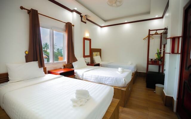 Ruby Riverside Hotel & Hostel