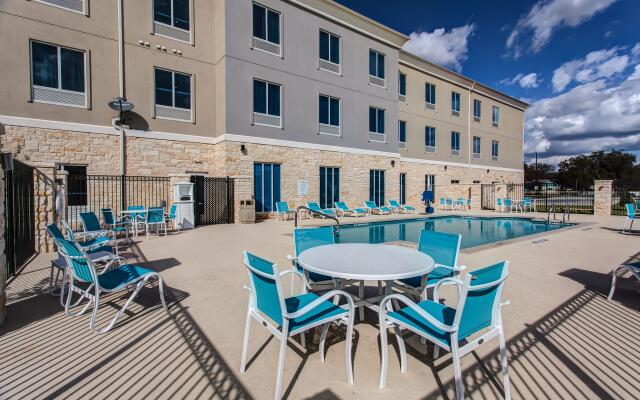 Holiday Inn Express & Suites Gatesville - N. Ft Hood, an IHG Hotel