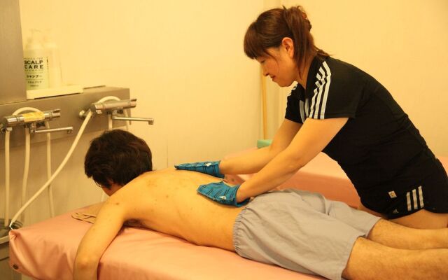 Sauna & Capsule Hotel Dandy – Caters to Men