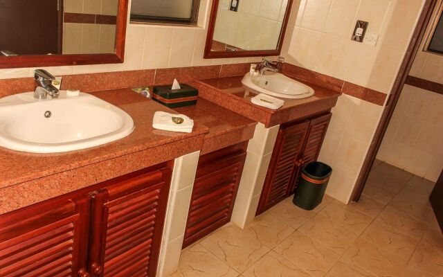 Mweya Safari Lodge