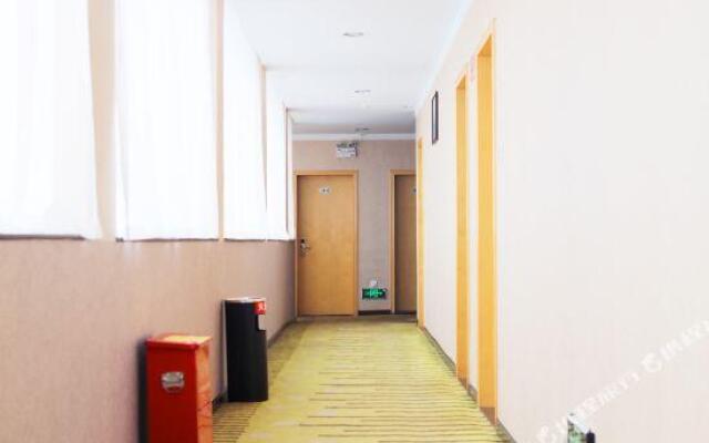 March Yangchun Business Hotel