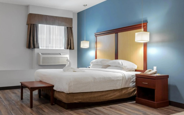 Days Inn by Wyndham Hamilton