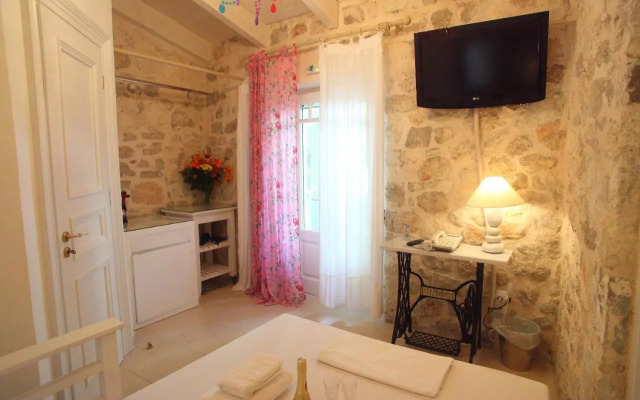 The Aigli 1800 Boutique Hotel