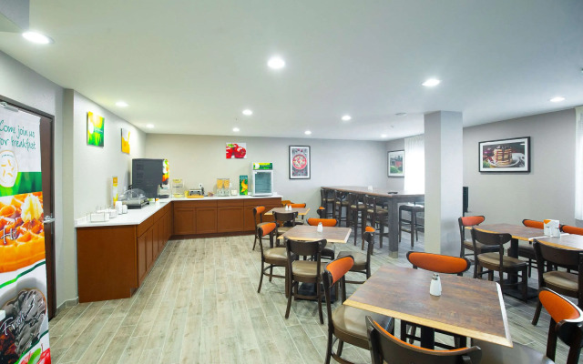 Quality Inn & Suites Hammond Near I-8090