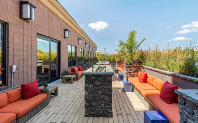 Comfort Inn & Suites Logan International Airport