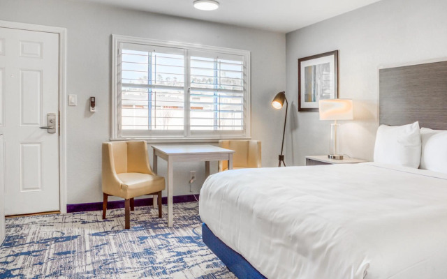 Creekside Inn Downtown - Cambria