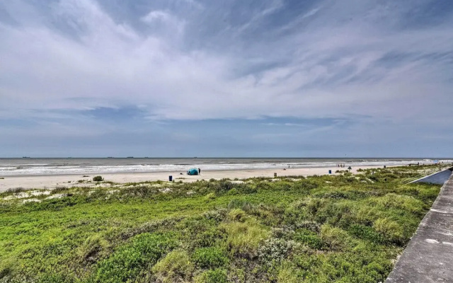 Spacious + Modern Family Duplex in Galveston!