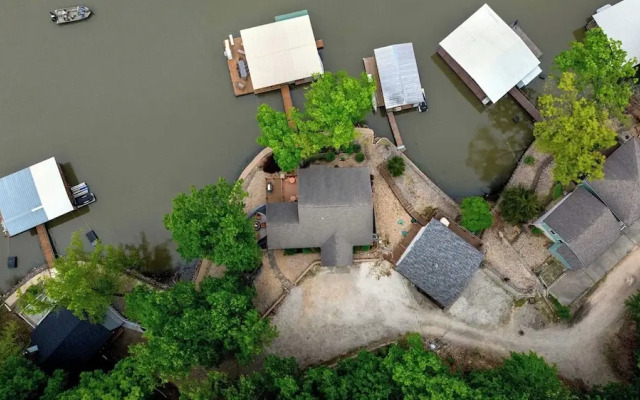 Trails End Hideaway Waterfront