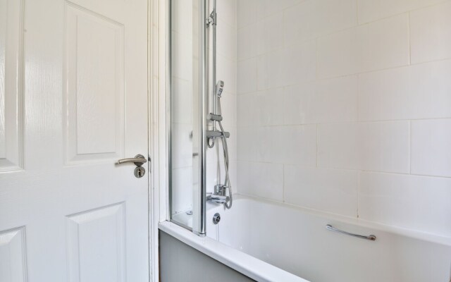 Tranquil 3-bed Home in Cardiff