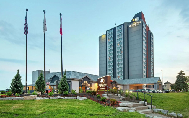 DoubleTree by Hilton Toronto Airport