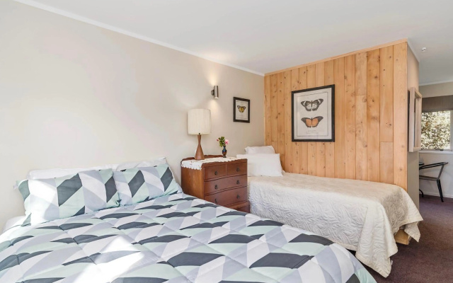 Rainbow Cottage - Lake Tarawera Cottage – Guest Rooms – Lake Okareka