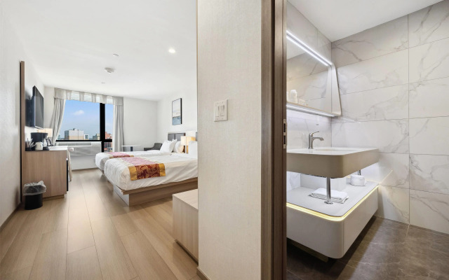 Ramada by Wyndham Flushing Queens