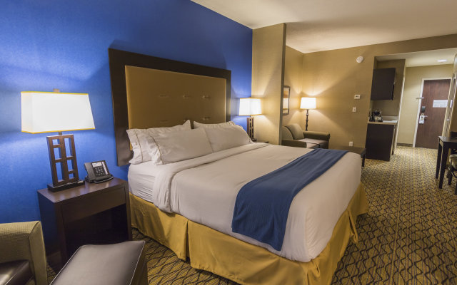 Holiday Inn Express & Suites Thunder Bay, an IHG Hotel