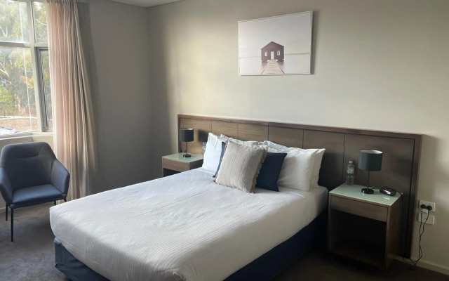 Sfera's Park Suites & Convention Centre