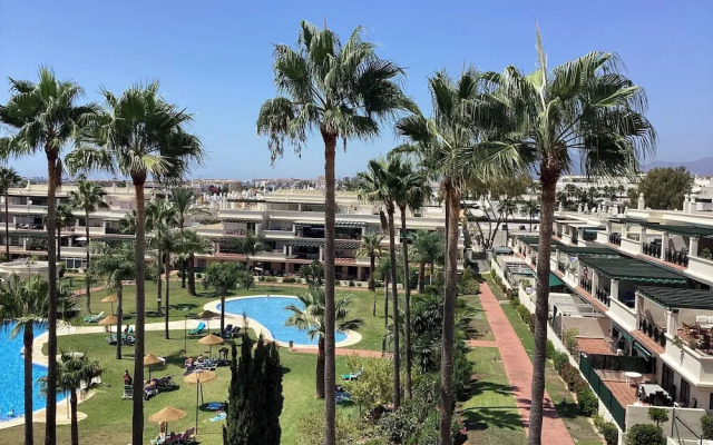 Marbella Retreat - 2 Beds - Sleeps 5 - Pool